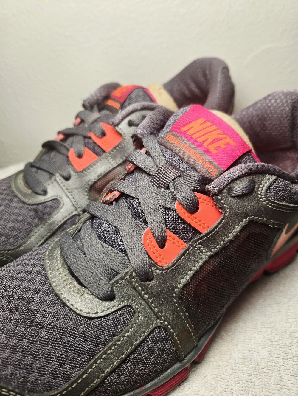 Nike Womens Size 7 Dual Fusion ST 2 Running Shoes Gray Pink Silver 454240-066 - Picture 7 of 10